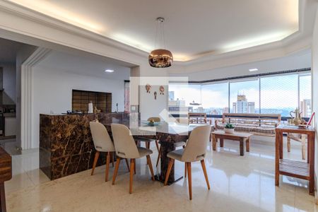 Apartamento à venda com 220m², 3 quartos e 4 vagas Apartamento à venda com 220m², 3 quartos e 4 vagasSala