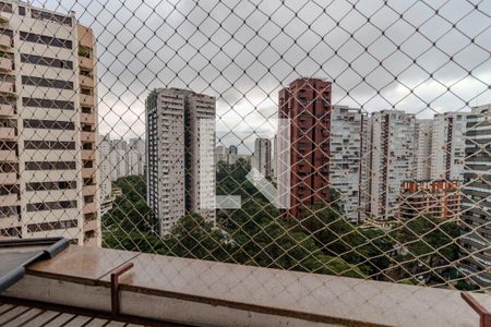 Apartamento à venda com 220m², 3 quartos e 4 vagas Apartamento à venda com 220m², 3 quartos e 4 vagasVista da Suíte 3