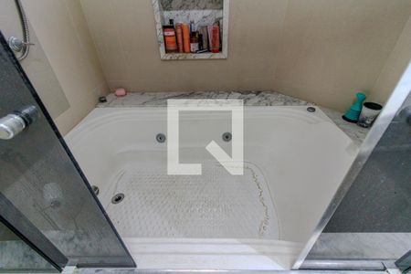 Apartamento à venda com 220m², 3 quartos e 4 vagas Apartamento à venda com 220m², 3 quartos e 4 vagasBanheiro da Suíte 1