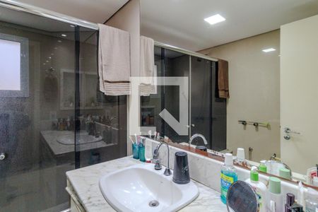 Apartamento à venda com 220m², 3 quartos e 4 vagas Apartamento à venda com 220m², 3 quartos e 4 vagasBanheiro da Suíte 1