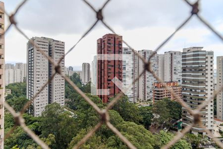 Apartamento à venda com 220m², 3 quartos e 4 vagas Apartamento à venda com 220m², 3 quartos e 4 vagasVista da Suíte 2