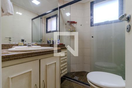 Apartamento à venda com 220m², 3 quartos e 4 vagas Apartamento à venda com 220m², 3 quartos e 4 vagasBanheiro da Suíte 2