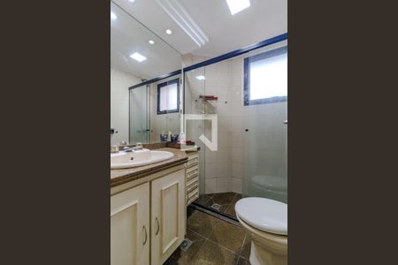 Apartamento à venda com 220m², 3 quartos e 4 vagas Apartamento à venda com 220m², 3 quartos e 4 vagasBanheiro da Suíte 2