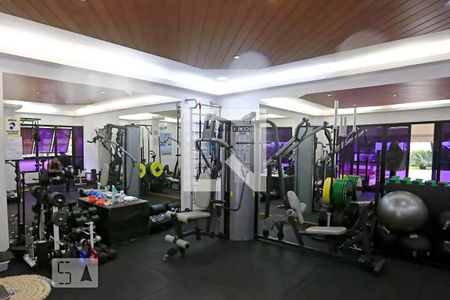 Apartamento à venda com 220m², 3 quartos e 4 vagas Apartamento à venda com 220m², 3 quartos e 4 vagasÁrea comum - Academia