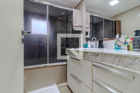 Apartamento à venda com 220m², 3 quartos e 4 vagas Apartamento à venda com 220m², 3 quartos e 4 vagasBanheiro da Suíte 1
