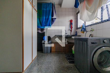 Apartamento à venda com 220m², 3 quartos e 4 vagas Apartamento à venda com 220m², 3 quartos e 4 vagasÁrea de Serviço