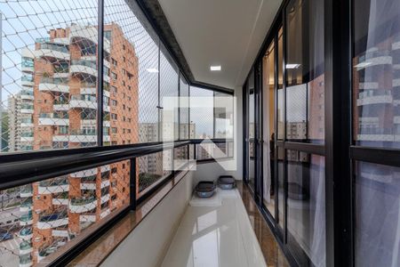 Apartamento à venda com 220m², 3 quartos e 4 vagas Apartamento à venda com 220m², 3 quartos e 4 vagasVaranda da Sala