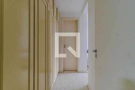 Apartamento à venda com 220m², 3 quartos e 4 vagas Apartamento à venda com 220m², 3 quartos e 4 vagasSuíte 2