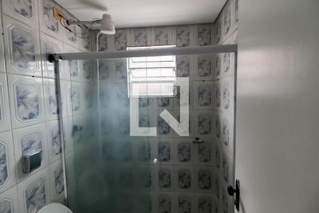Banheiro de apartamento para alugar com 2 quartos, 46m² em Jardim Santa Rosa, Taboão da Serra