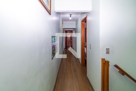 Corredor de casa para alugar com 3 quartos, 140m² em Jardim Caguassu, São Paulo