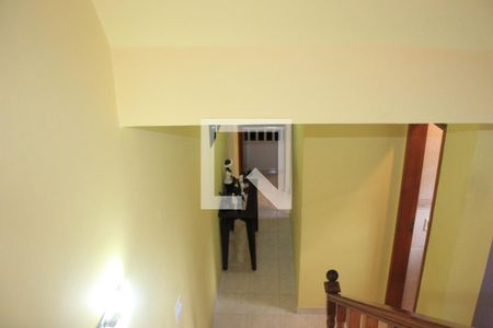 Casa à venda com 157m², 3 quartos e 4 vagasEscada de acesso à Suíte