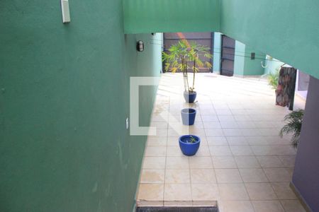 Casa à venda com 157m², 3 quartos e 4 vagasQuiontal lateral/Acesso ao imóvel