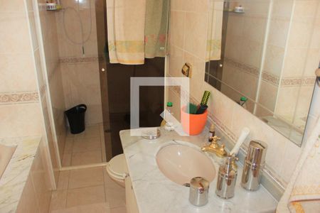 Casa à venda com 157m², 3 quartos e 4 vagasBanheiro da Suíte