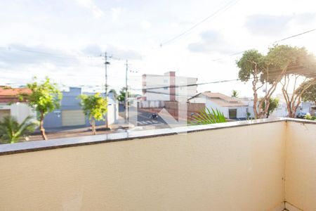 Varanda do Quarto 1 de apartamento para alugar com 2 quartos, 47m² em Santa Mônica, Uberlândia