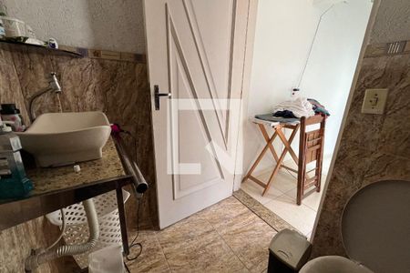 Casa para alugar com 230m², 4 quartos e 11 vagasBanheiro 1