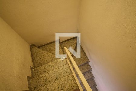 Escada de casa de condomínio para alugar com 3 quartos, 100m² em Parque Munhoz, São Paulo