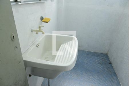 Banheiro de kitnet/studio para alugar com 0 quarto, 30m² em Guilhermina, Praia Grande