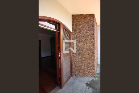 Casa à venda com 344m², 4 quartos e 6 vagasQuarto 1 - Suíte Sacada 