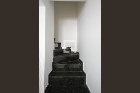 Escada de casa para alugar com 3 quartos, 120m² em Chácara Belenzinho, São Paulo