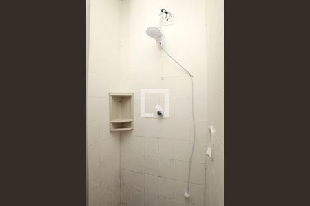 Banheiro de apartamento para alugar com 1 quarto, 52m² em São João, Porto Alegre