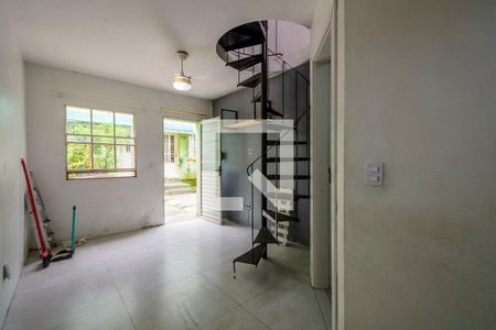 Sala 1 de casa de condomínio para alugar com 1 quarto, 49m² em São José, Porto Alegre