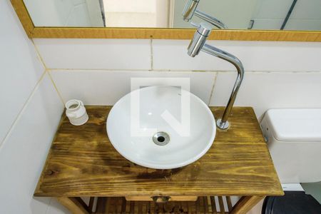 Banheiro de casa de condomínio para alugar com 1 quarto, 49m² em São José, Porto Alegre