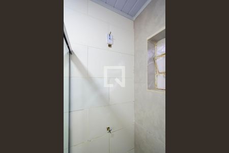 Banheiro de casa de condomínio para alugar com 1 quarto, 49m² em São José, Porto Alegre