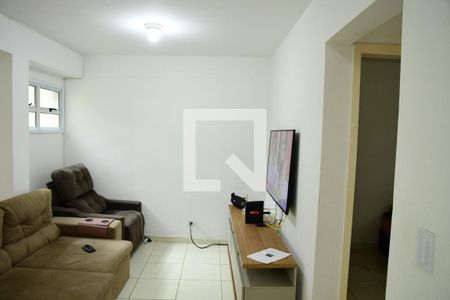 Sala de apartamento para alugar com 2 quartos, 54m² em Jardim Barbacena, Cotia