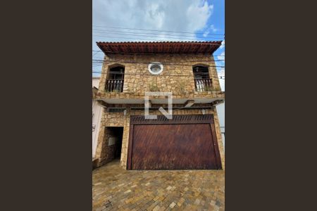 Casa à venda com 340m², 3 quartos e 4 vagasFachada