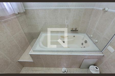 Casa à venda com 340m², 3 quartos e 4 vagasBanheiro da suíte