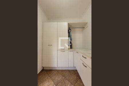 Casa à venda com 340m², 3 quartos e 4 vagasArea de serviço