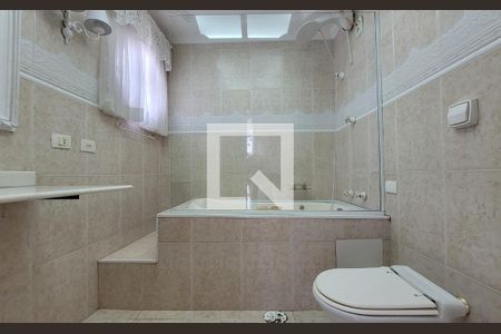 Casa à venda com 340m², 3 quartos e 4 vagasBanheiro da suíte