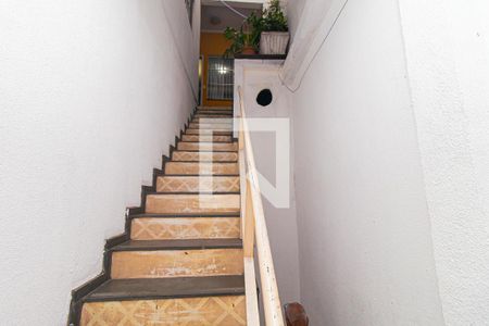 Casa à venda com 100m², 5 quartos e sem vaga Casa à venda com 100m², 5 quartos e sem vagaEscada