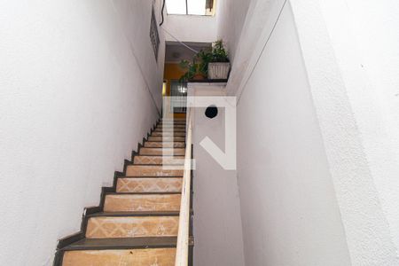 Casa à venda com 100m², 5 quartos e sem vaga Casa à venda com 100m², 5 quartos e sem vagaEscada