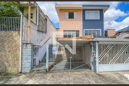 Casa à venda com 115m², 2 quartos e 1 vaga Casa à venda com 115m², 2 quartos e 1 vagaFachada