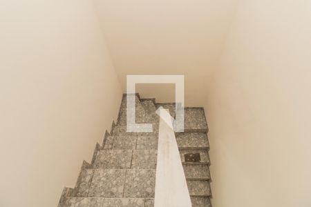 Casa à venda com 115m², 2 quartos e 1 vaga Casa à venda com 115m², 2 quartos e 1 vagaEscada