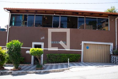 Casa para alugar com 360m², 5 quartos e 2 vagasFachada da casa