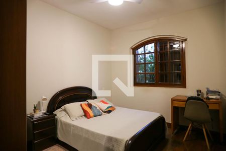 Casa à venda com 250m², 3 quartos e 2 vagas Casa à venda com 250m², 3 quartos e 2 vagasQuarto