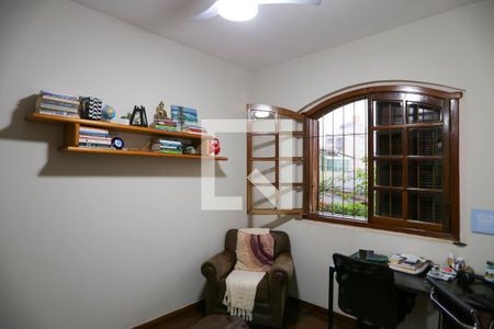 Casa à venda com 250m², 3 quartos e 2 vagas Casa à venda com 250m², 3 quartos e 2 vagasEscritório