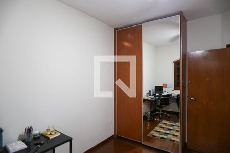 Casa à venda com 250m², 3 quartos e 2 vagas Casa à venda com 250m², 3 quartos e 2 vagasEscritório