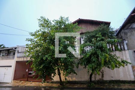 Casa à venda com 250m², 3 quartos e 2 vagas Casa à venda com 250m², 3 quartos e 2 vagasFachada