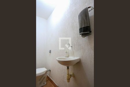 Casa à venda com 250m², 3 quartos e 2 vagas Casa à venda com 250m², 3 quartos e 2 vagasLavabo