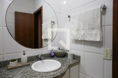 Casa à venda com 250m², 3 quartos e 2 vagas Casa à venda com 250m², 3 quartos e 2 vagasBanheiro