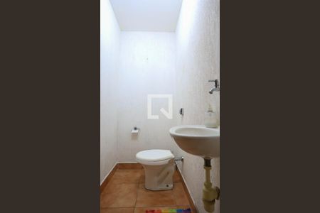 Casa à venda com 250m², 3 quartos e 2 vagas Casa à venda com 250m², 3 quartos e 2 vagasLavabo