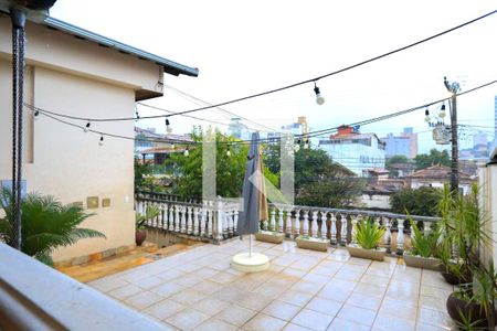 Casa à venda com 250m², 3 quartos e 2 vagas Casa à venda com 250m², 3 quartos e 2 vagasVaranda