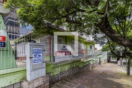 Casa à venda com 300m², 1 quarto e 2 vagas Casa à venda com 300m², 1 quarto e 2 vagasFachada