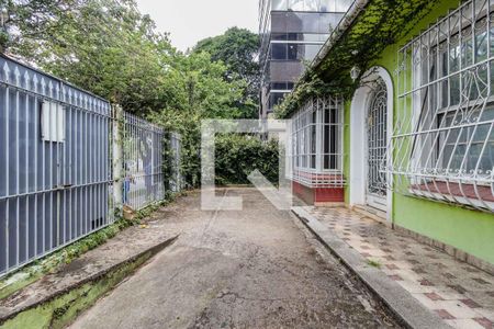 Casa à venda com 300m², 1 quarto e 2 vagas Casa à venda com 300m², 1 quarto e 2 vagasQuintal