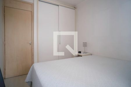 Quarto 1 de apartamento para alugar com 3 quartos, 58m² em Vila Araguaia, São Paulo