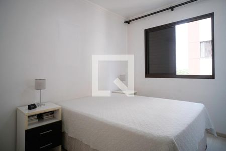 Quarto 1 de apartamento para alugar com 3 quartos, 58m² em Vila Araguaia, São Paulo