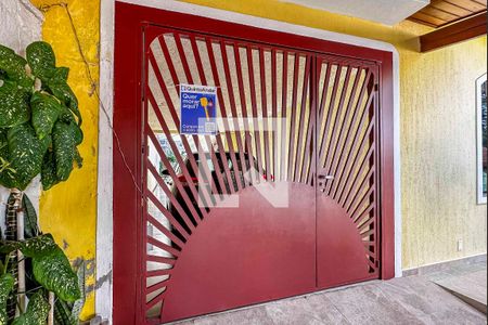 Casa à venda com 336m², 3 quartos e 4 vagasPlaca banner instalada na Fachada